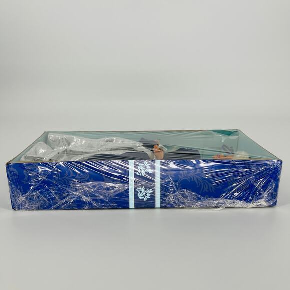 Winter Velvet Avon Exclusive Special Edition Mattel Barbie Doll - NRFB/NIB - Picture 6 of 15